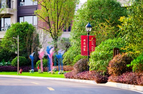 在售建面約98 142平的三房和四房產(chǎn)品,兼顧到剛需和剛改群體,戶(hù)型設(shè)計(jì)相當(dāng)不錯(cuò)